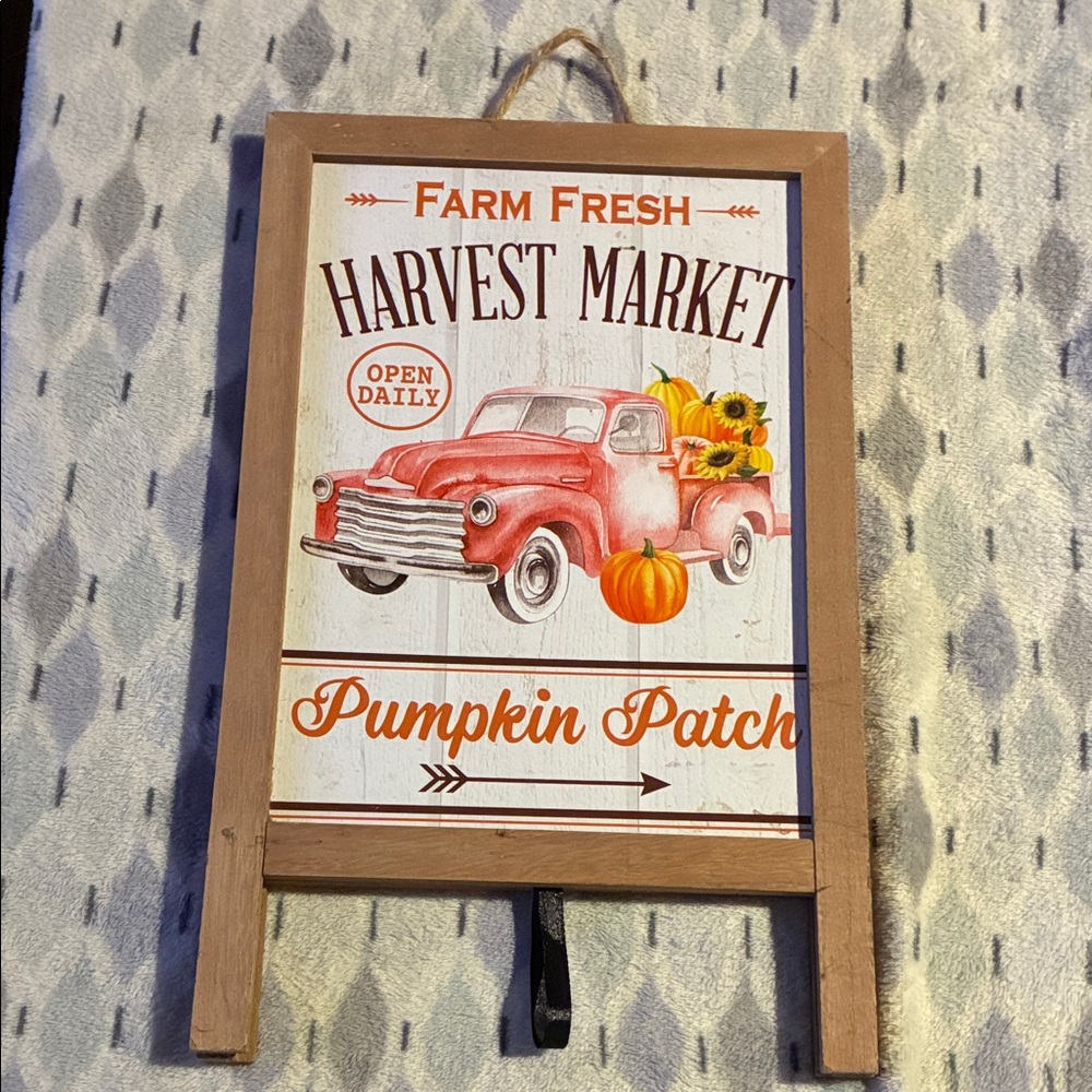 Farm Fresh Harvest Market Sign on 1 Side.Other Side is a Blackboard on a Easel